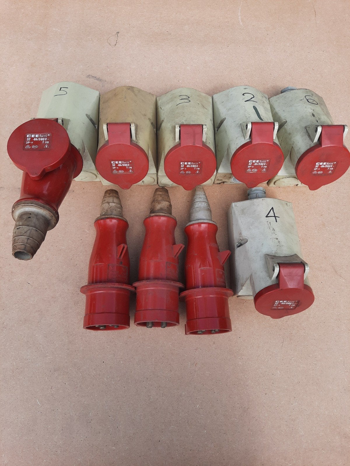 CEEform 32A 3P+E 380V Stekkers en Stopcontacten, Ophalen