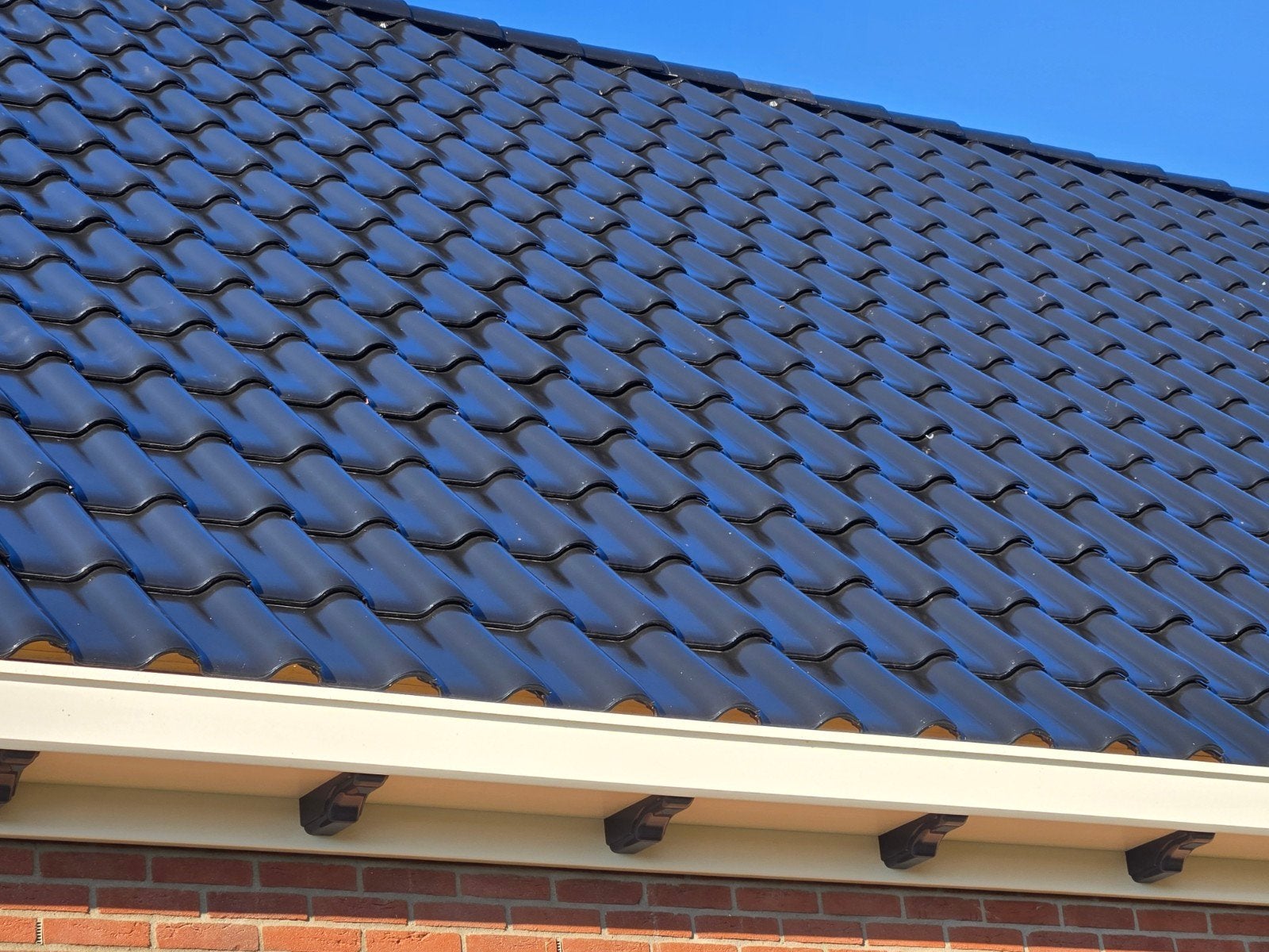 Nieuwe dakpannen 40m2 zwart verglaasd, 550 stuks, Doe-het-zelf en Verbouw, Dakpannen en Dakbedekking, Ophalen, Steen of Klei, Zwart
