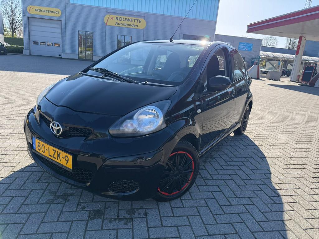 Toyota Aygo 1.0-12V Access AIRCO 5DEURS NIEUWE APK NAP, Auto's, Toyota, Voorwielaandrijving, Gebruikt, 4 stoelen, Origineel Nederlands