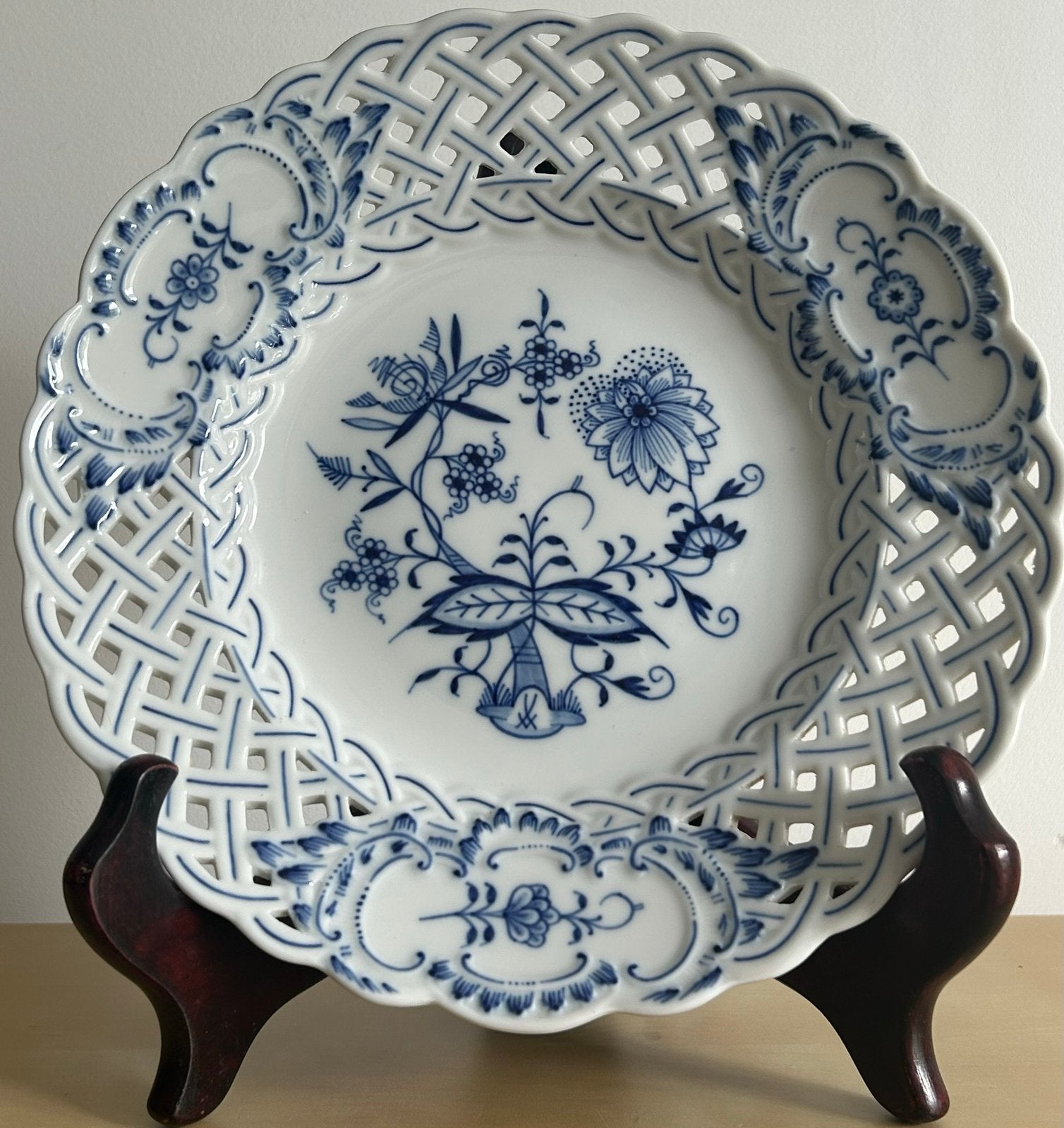 Meissen gekruiste zwaarden ZWIEBELMUSTER porselein bord, Verzenden