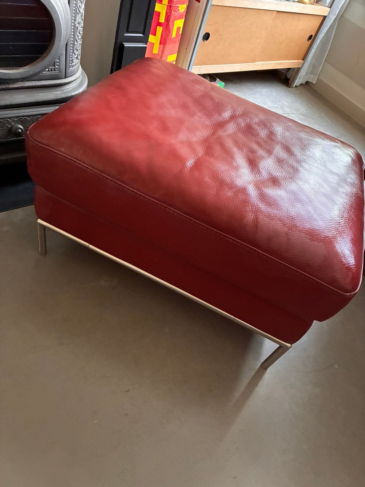 Ikea rood leren hocker (Ikea Arlid), Ophalen, Leer, Zo goed als nieuw, Ikea Arlid