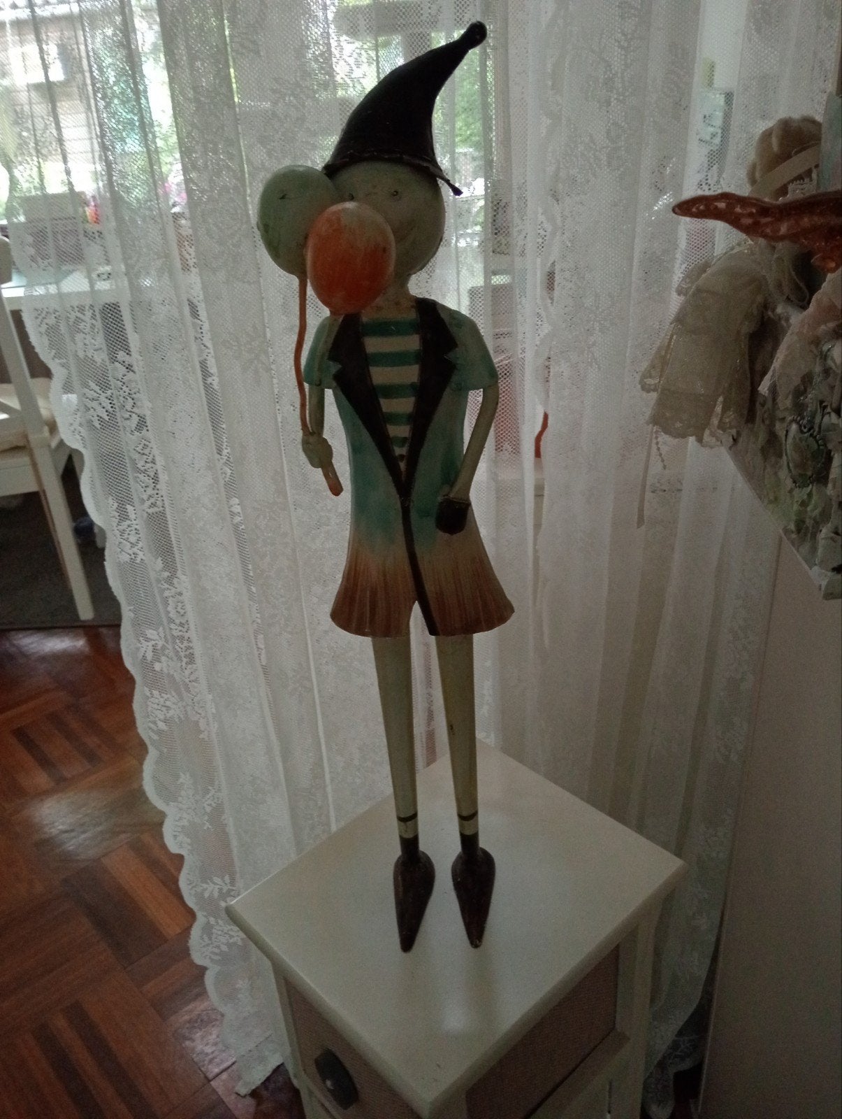 Unieke decoratieve figuur met ballonnen en puntmuts, Ophalen of Verzenden, Zo goed als nieuw