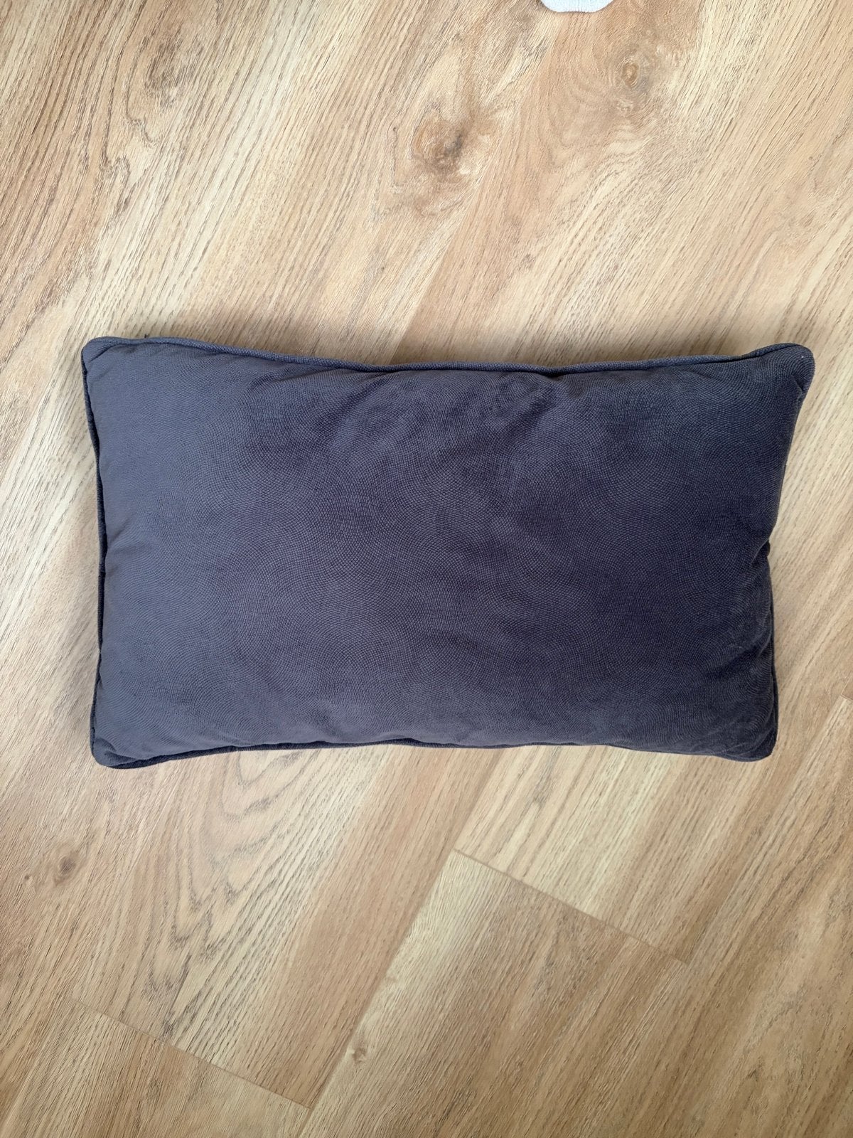 Donkergrijs rechthoekig sierkussen 50x30 cm, Ophalen, Overige merken, Gebruikt, Inclusief binnenkussen
