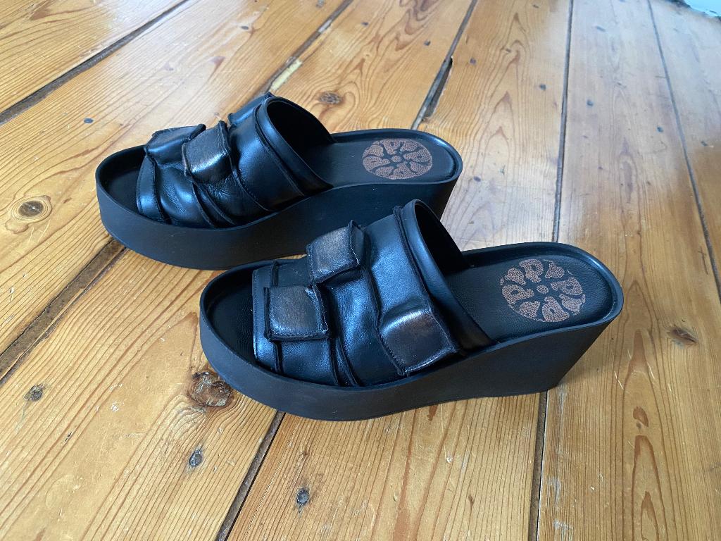 Papucei sandalen zo goed als nieuw!, Kleding | Dames, Ophalen, Zwart, Sandalen of Muiltjes, Zo goed als nieuw