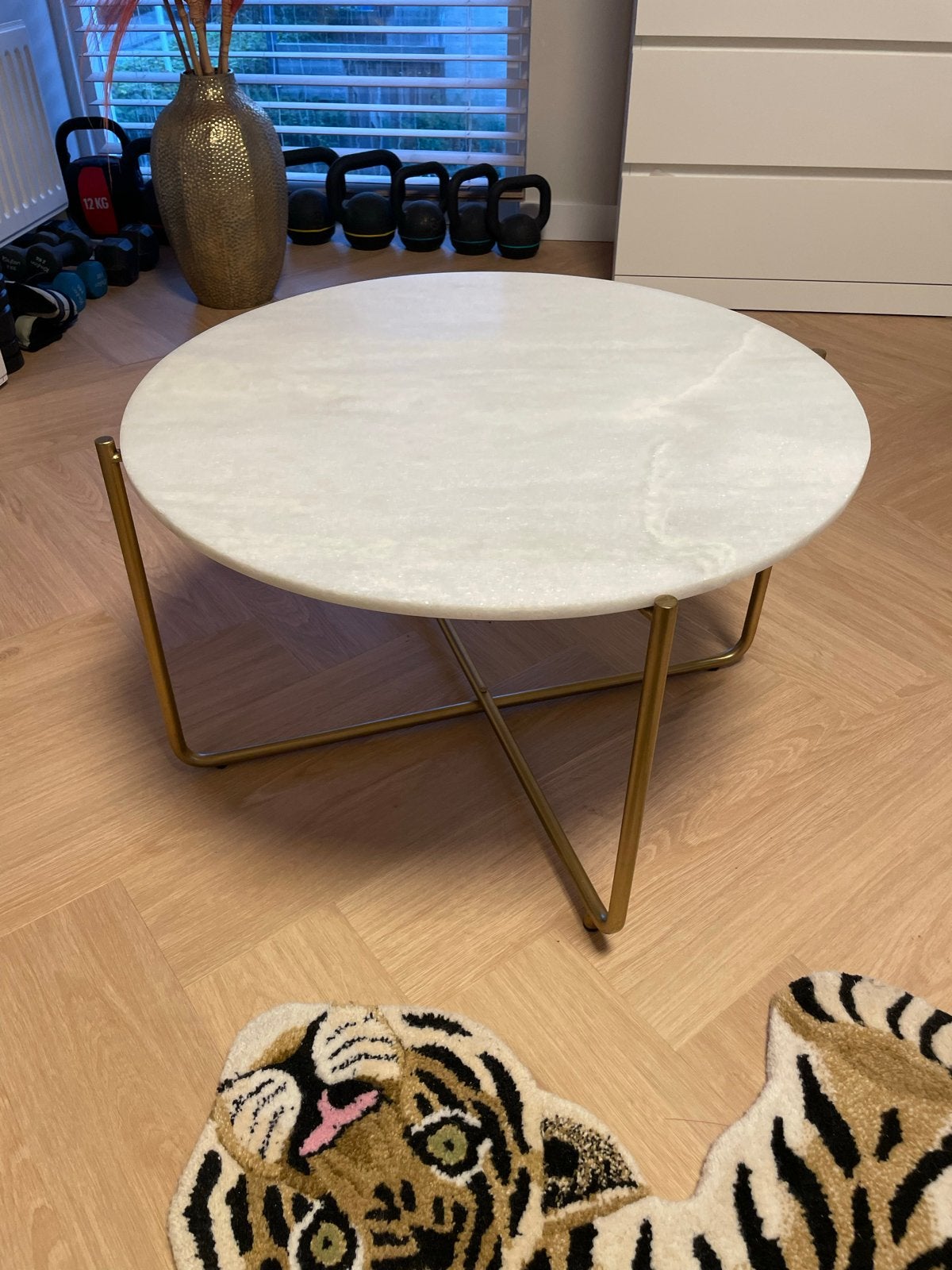 Chique Salontafel Ø 70 cm - Wit Marmerlook met Goud Onderste, Ophalen, Rond, 50 tot 100 cm, Zo goed als nieuw