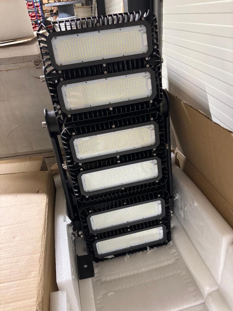 Alwo led schijnwerper zwart 66000lm 600W 5700K incl., Doe-het-zelf en Verbouw, Ophalen of Verzenden, Lamp met armatuur, 500 watt of meer