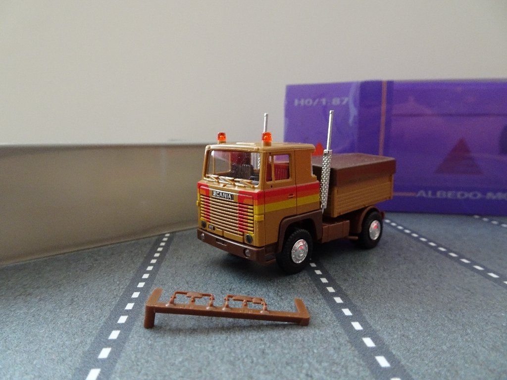 61 albedo herpa scania 111 bakwagen kermis 1:87 truck trein, Hobby en Vrije tijd, Ophalen of Verzenden, Nieuw, Bus of Vrachtwagen