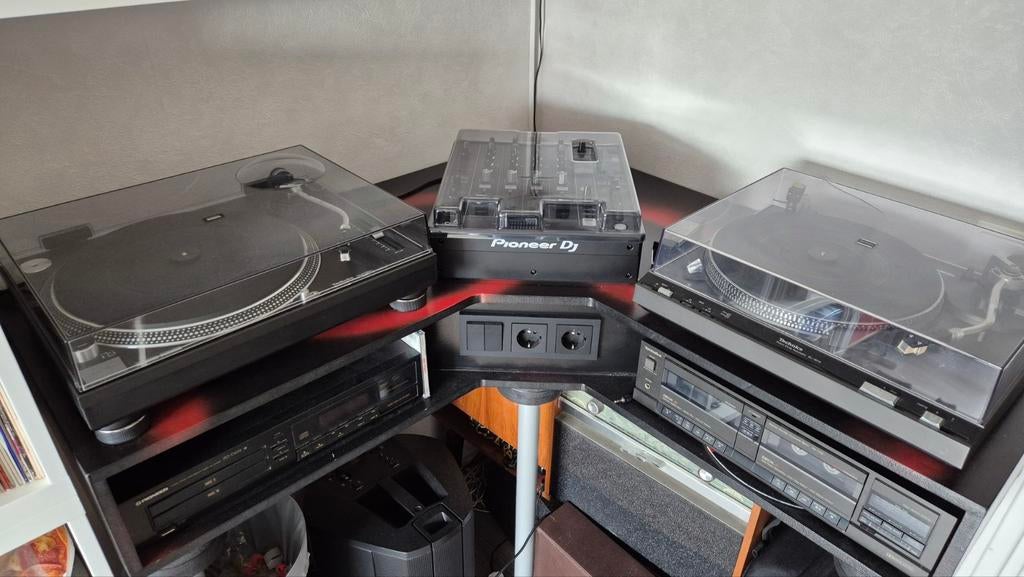 DJ booth, zie tekst, Ophalen, Zo goed als nieuw, Overige merken
