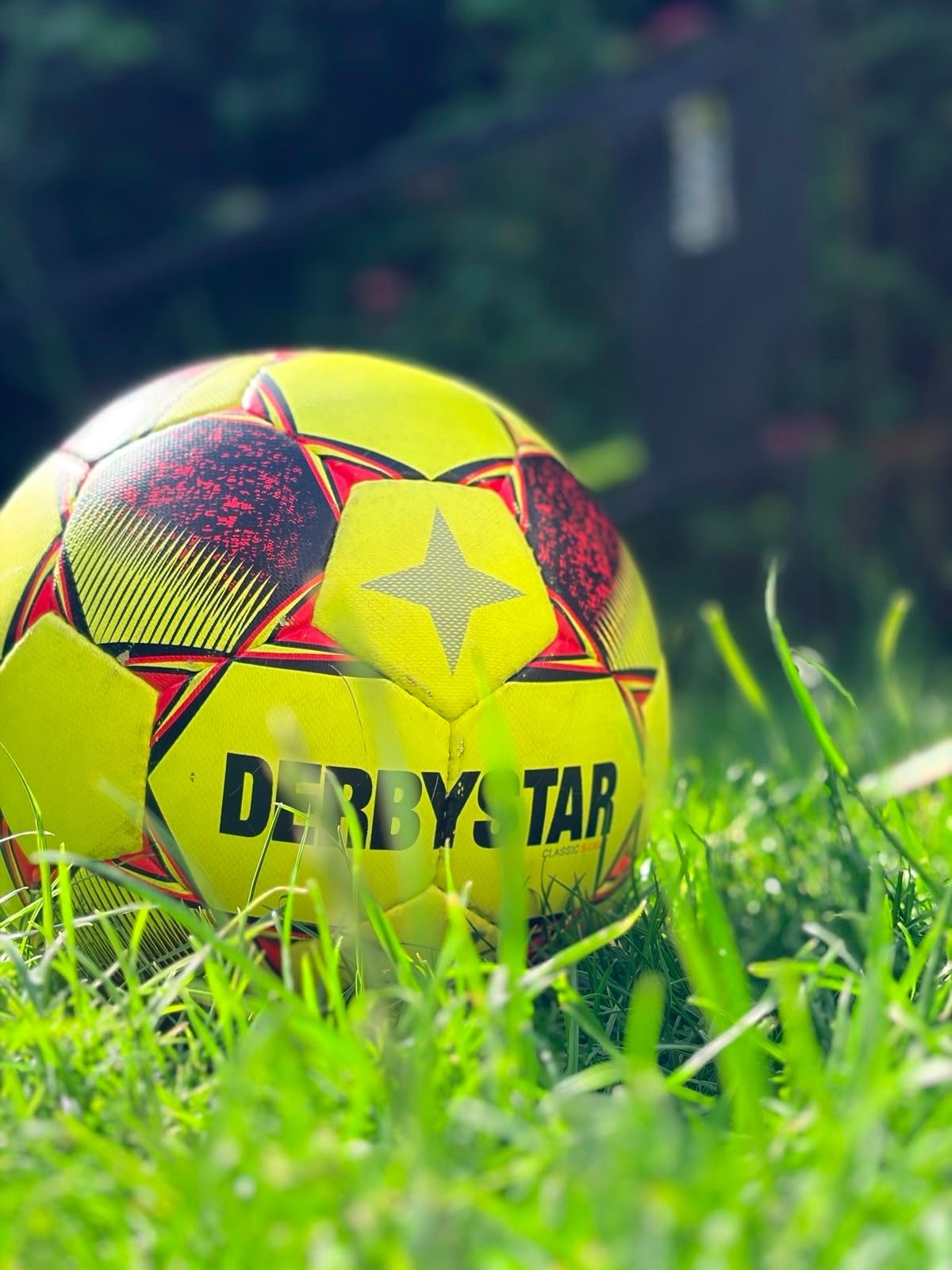 Derbystar Voetbal Maat 5 - Geel/Rood, Ophalen of Verzenden, Gebruikt, Bal