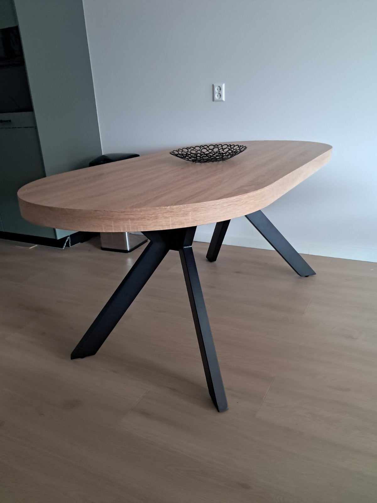 Moderne eettafel 180x90 cm met ovale blad, 50 tot 100 cm, Zo goed als nieuw, Vijf personen of meer, 150 tot 200 cm