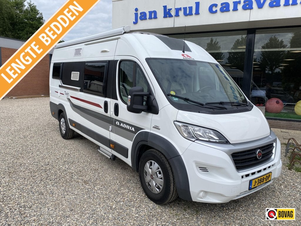 Adria Twin 640 SLX, Caravans en Kamperen, Campers, Koelkast, Buscamper of Camperbus, Ringverwarming, Airbags
