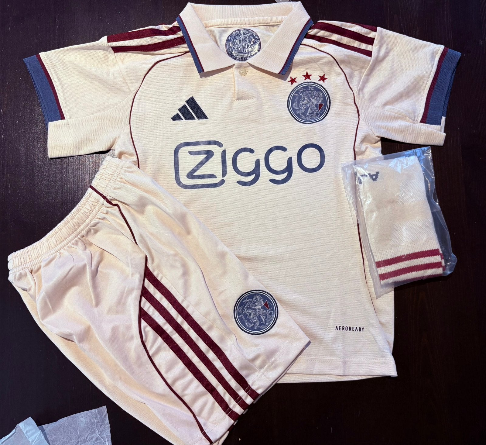 Ajax 3e uit compleet kinder tenue, Tickets en Kaartjes, Sport | Voetbal, Drie personen of meer