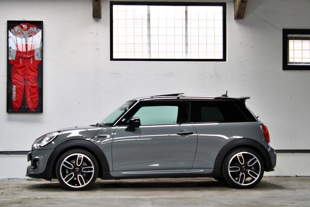Mini Mini 1.5 Cooper Serious Business | Panoramadak | John C, Auto's, Voorwielaandrijving, Gebruikt, Met garantie (alle), 4 stoelen