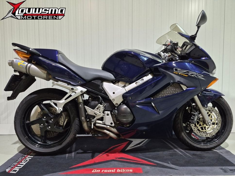 Honda VFR 800 FI VTEC V4 Koffers |Leovince| Garantie vfr800, Motoren, Motoren | Honda, 782 cc, HONDA, 4 cilinders, Motorrijbewijs A