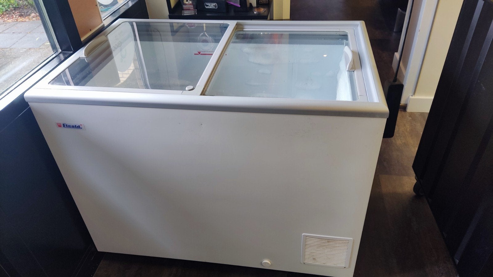 Horeca vrieskist ecold met glazen schuifdeksel, Vrieskist, Zo goed als nieuw, Vrijstaand, 90 cm of meer