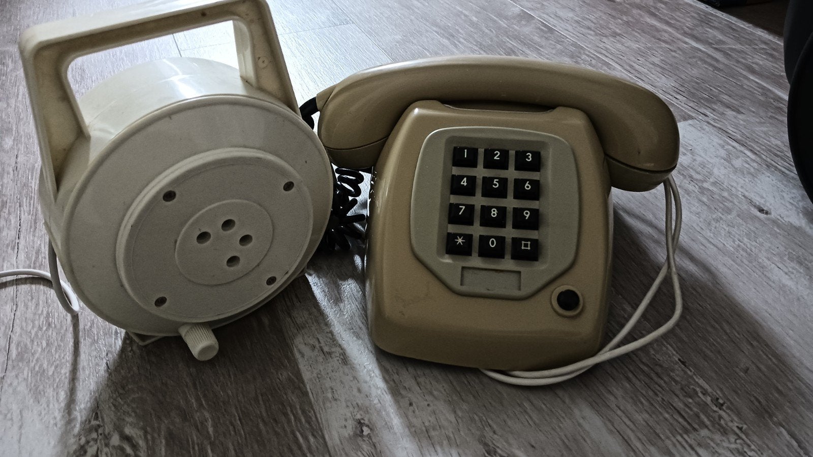 Vintage PTT Telefoon met druktoetsen en verlengsnoer, Telecommunicatie, Vaste telefoons | Niet Draadloos, Ophalen, Gebruikt