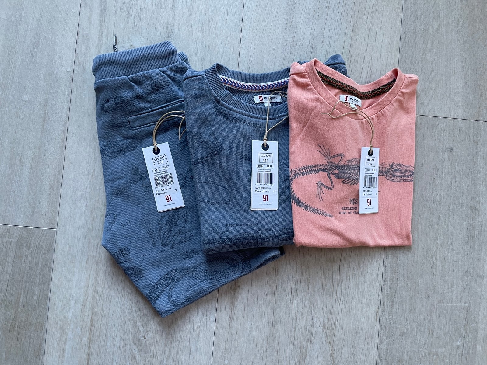 Noppies kledingpakket dino maat 110 | shirt, sweater & short, Kinderen en Baby's, Kinderkleding | Maat 110, Ophalen of Verzenden