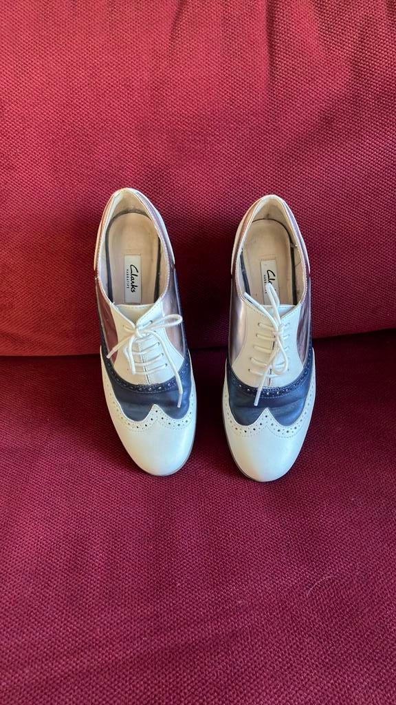 Clarks 38-381/2 ?, Schoenen met lage hakken, Wit, Ophalen of Verzenden, Zo goed als nieuw