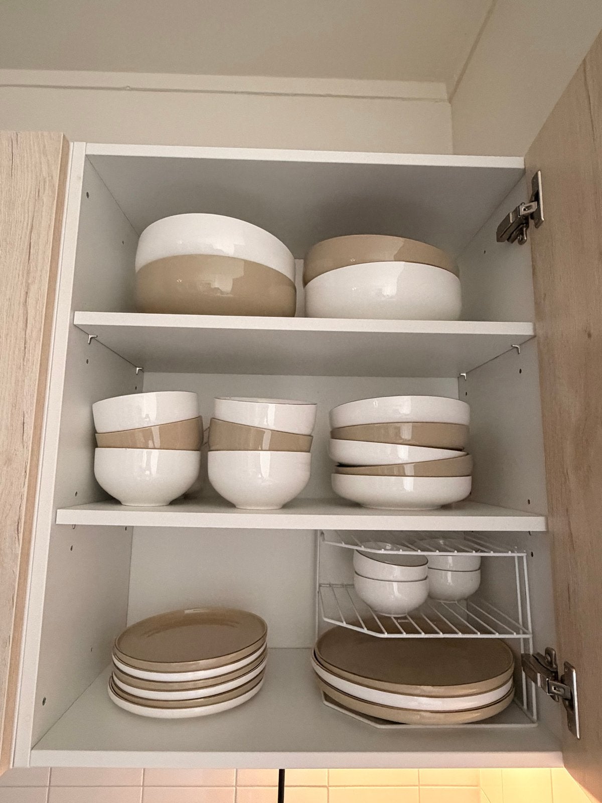 Mooi servies: kommen en borden in wit en beige, Overige merken, Keramiek, Ophalen of Verzenden, Zo goed als nieuw