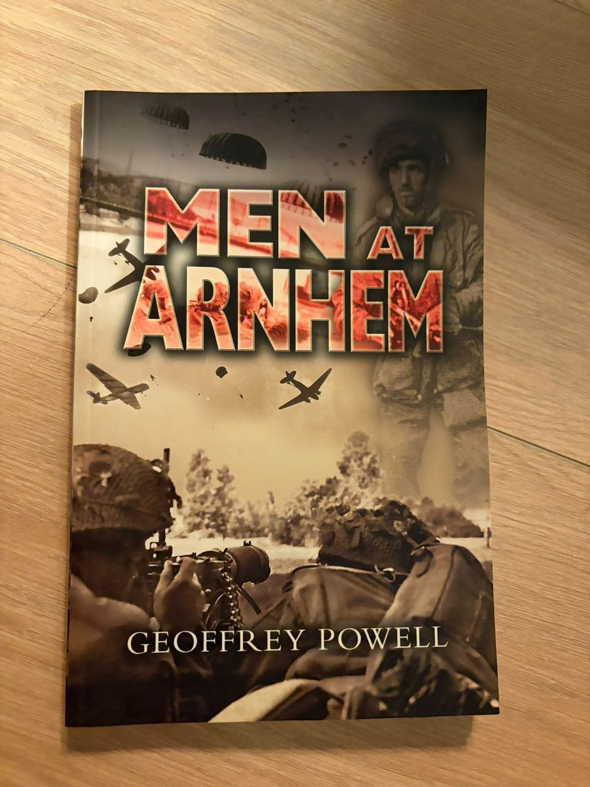 Men at Arnhem 1944 WWII - WW2, Verzamelen, Ophalen of Verzenden, Nederland, Boek of Tijdschrift