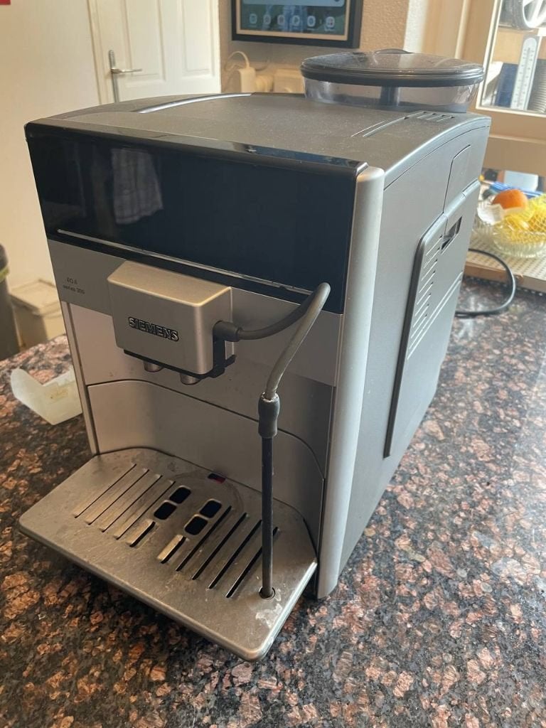 Siemens EQ.6 Serie 300 TE603201RW/07 Onderdelen of reparatie, Afneembaar waterreservoir, Koffiemachine, Ophalen of Verzenden, Niet werkend