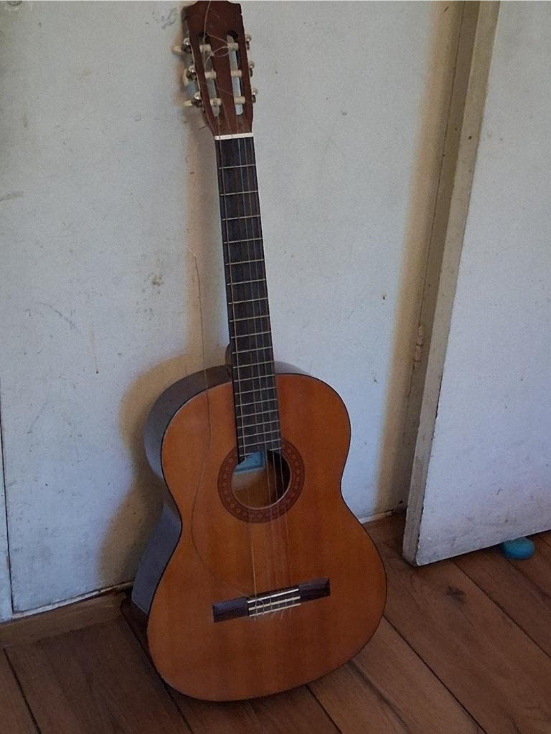 Te koop, Yamaha C-40merk Gitaar. Hier 1draat snaren los, Ophalen