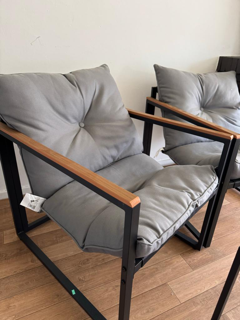Leuke balkonset met kussens en tafeltje, Overige materialen, Bijzettafel, Zo goed als nieuw, Tuinset