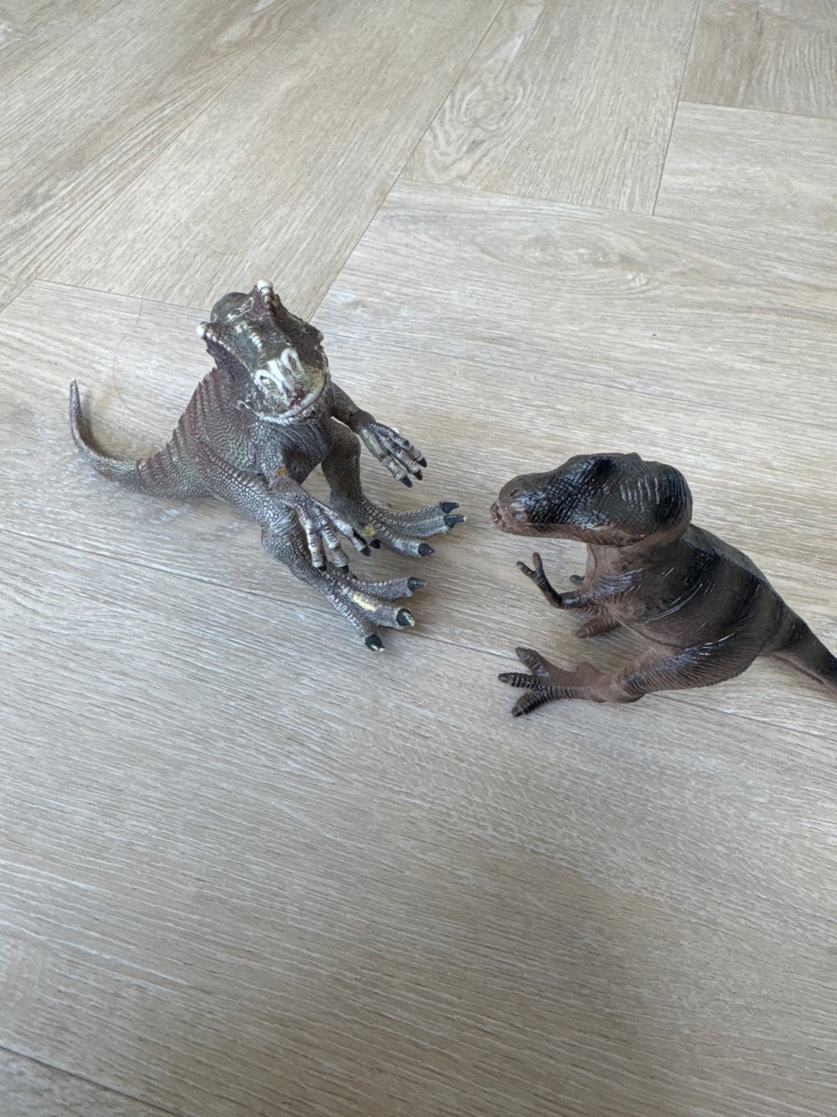 Dinosaurus speelgoedfiguren - T-Rex en Velociraptor, Ophalen of Verzenden, Zo goed als nieuw