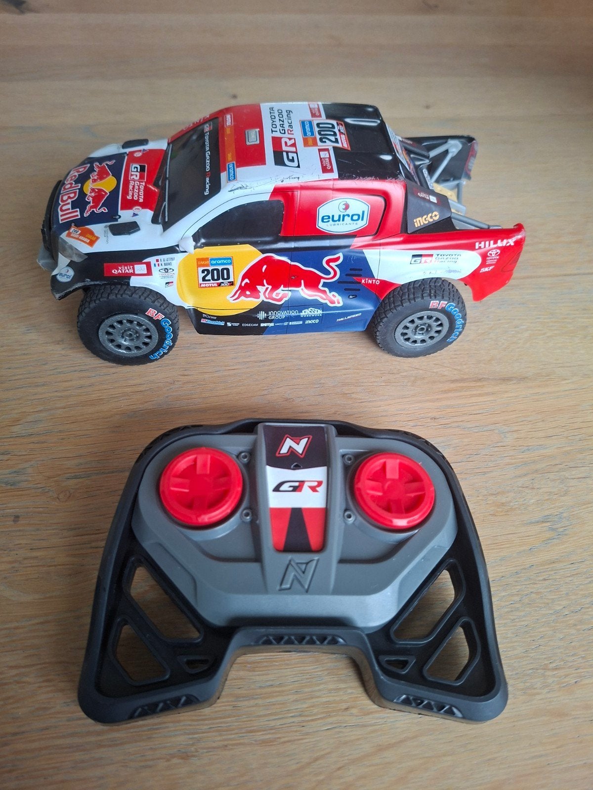 RC Bestuurbare Auto Toyota Hilux Rally met Afstandsbediening, Elektro, Gebruikt, Auto offroad, Ophalen of Verzenden