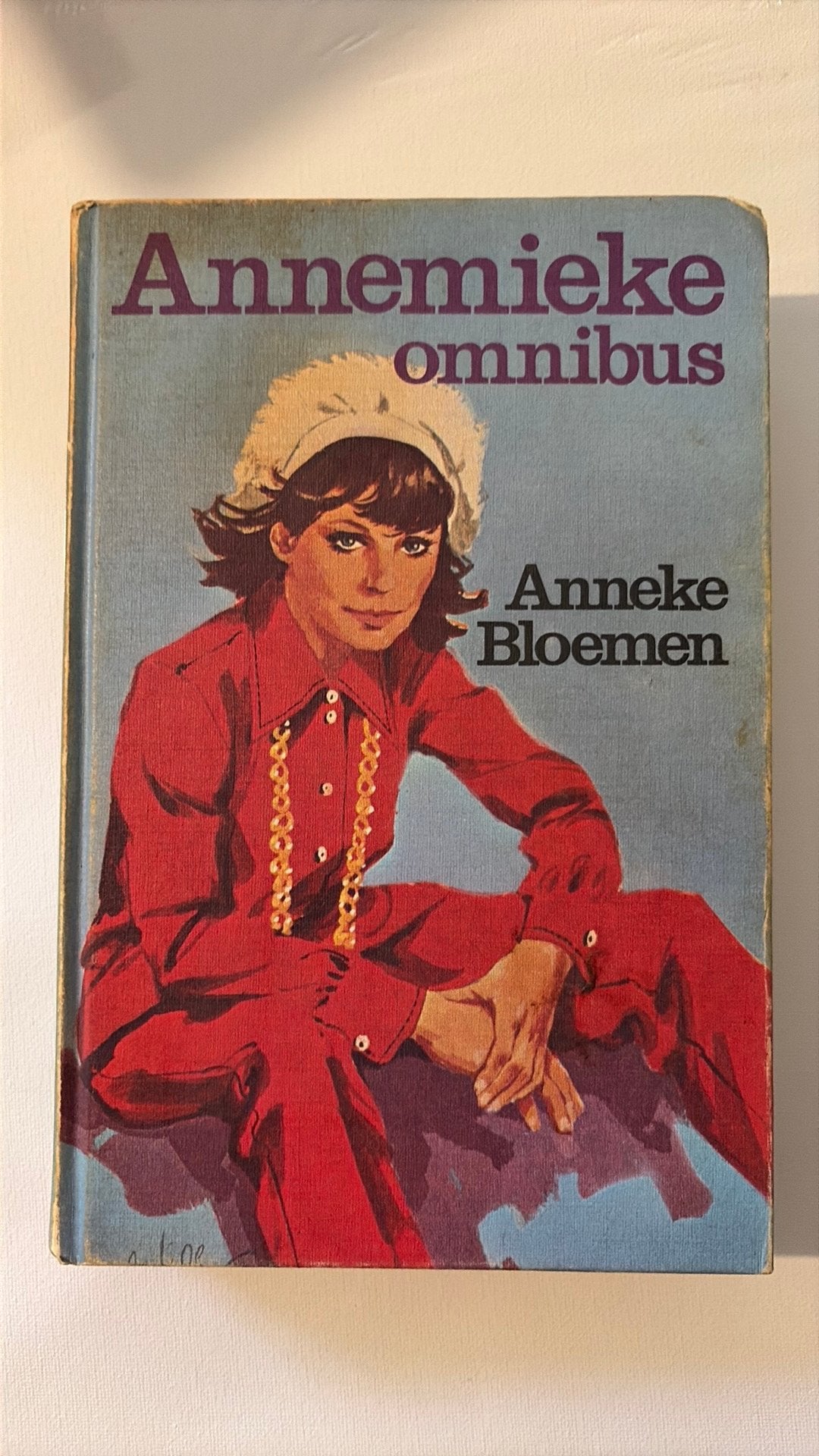 Annemieke Omnibus - Anneke Bloemen, Ophalen of Verzenden, Gelezen