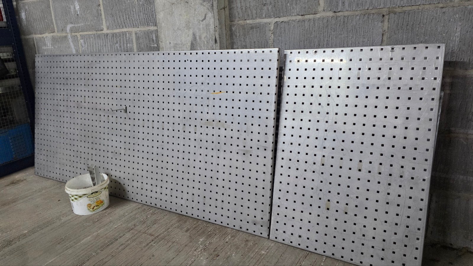 Gereedschapswand / geperforeerde plaat met haken, Doe-het-zelf en Verbouw, Ophalen of Verzenden