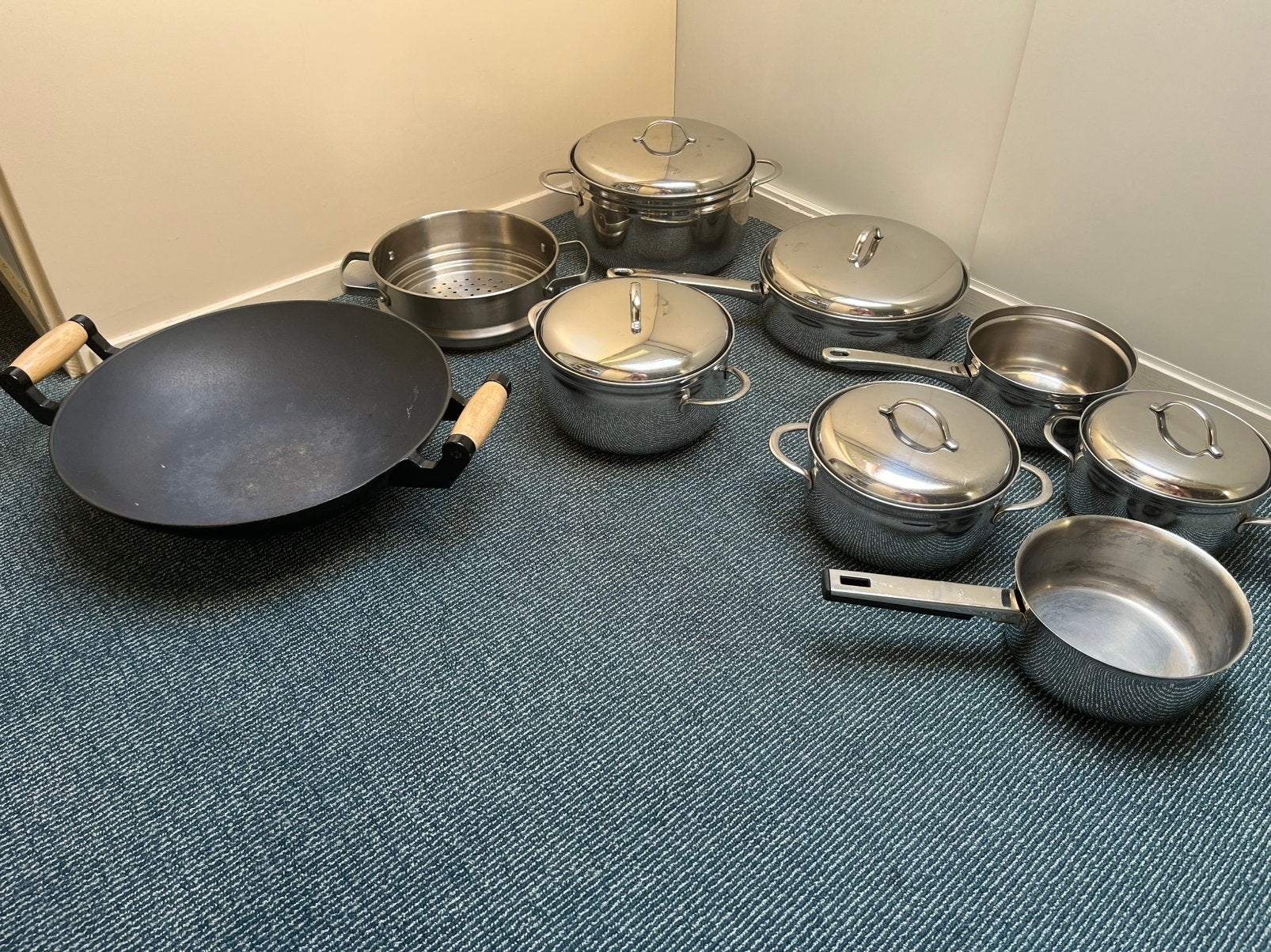 Pannenset met grote wok te koop., Ophalen, Gebruikt, BK, Aluminium