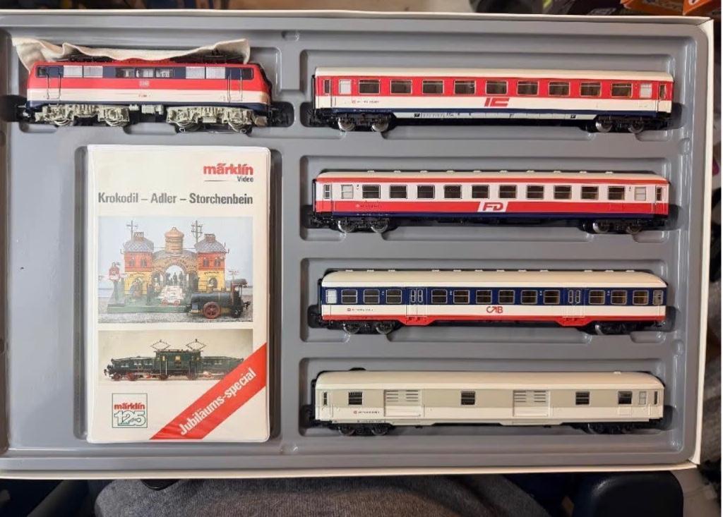 Marklin 2859 DB demonstration Zug NIEUW LOC 4 rijtuigen, Hobby en Vrije tijd, Modeltreinen | H0, Ophalen, Wisselstroom, Treinset