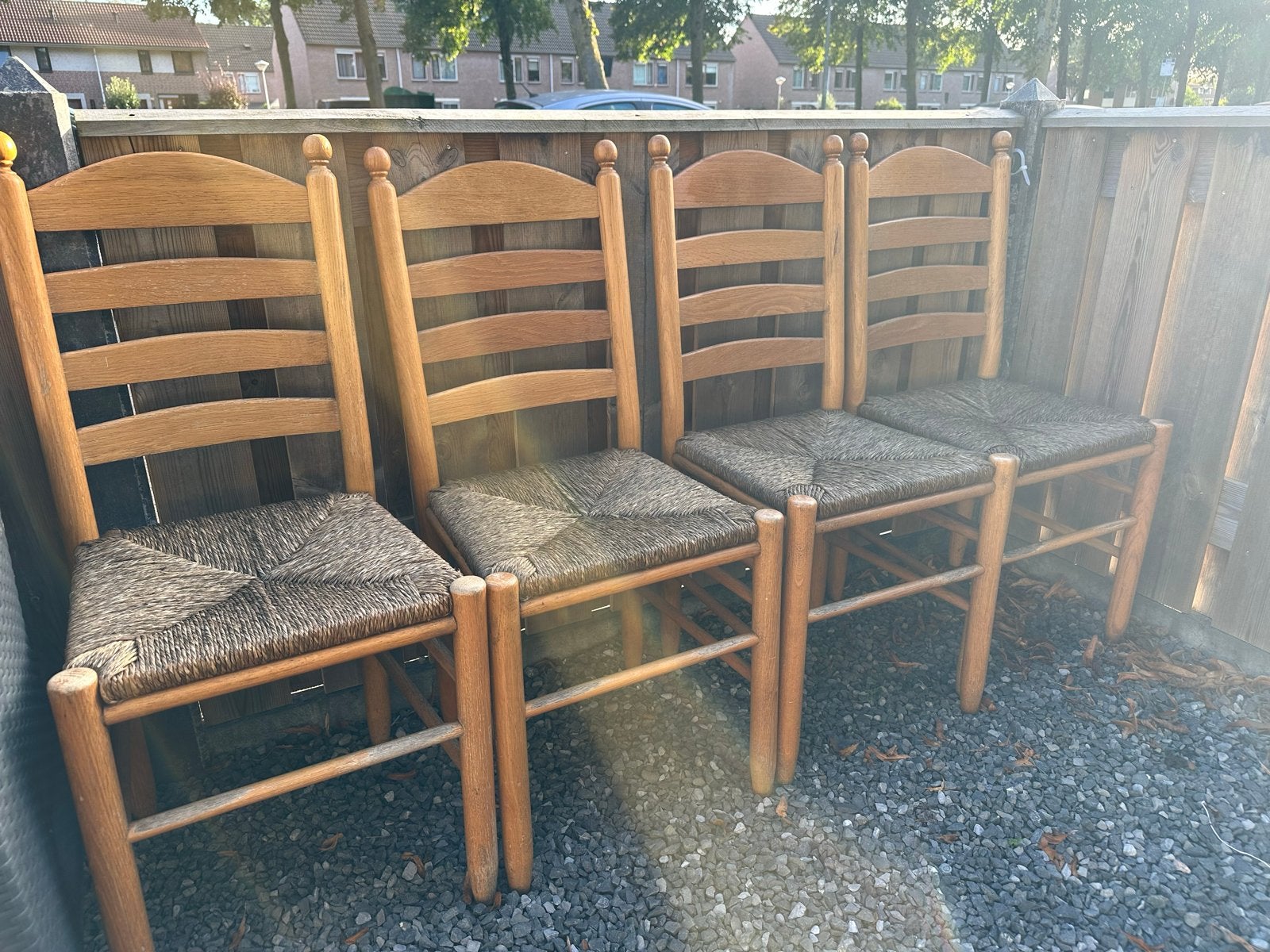 Set van 4 houten stoelen met rieten zitting, Huis en Inrichting, Gebruikt, Bruin, Ophalen of Verzenden, Vier