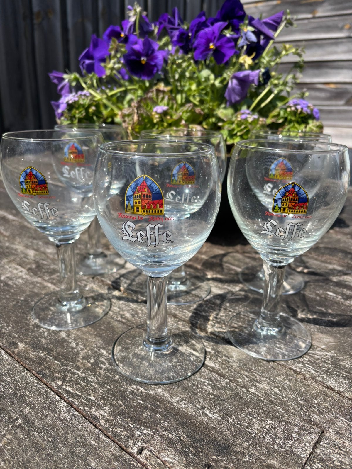 Leffe 6 bierglazen op voet 33 cl, Verzenden