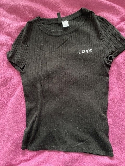 leuk zwart topje shirt mt xs love, Zwart, Ophalen of Verzenden, Zo goed als nieuw, Korte mouw