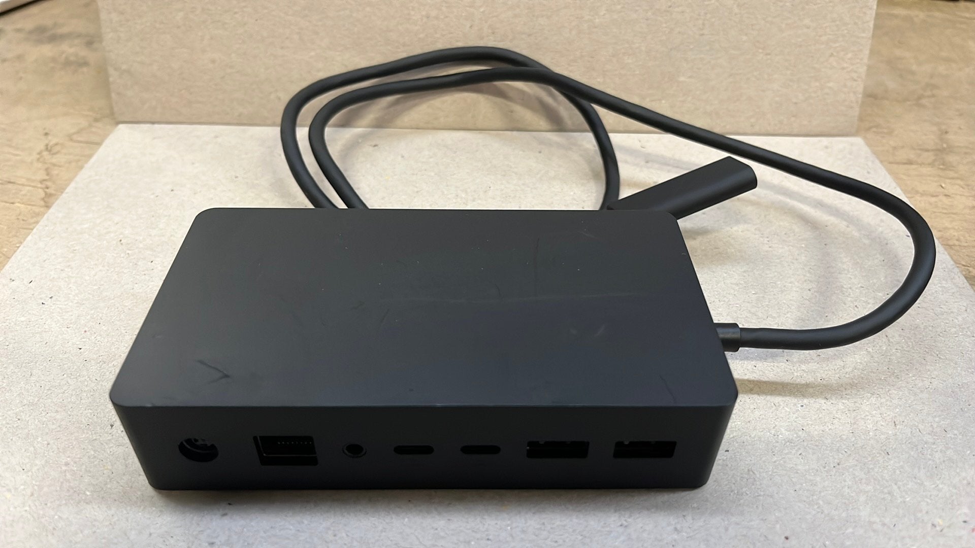Microsoft Surface Dock 2 Model: 1917 (m2443695799