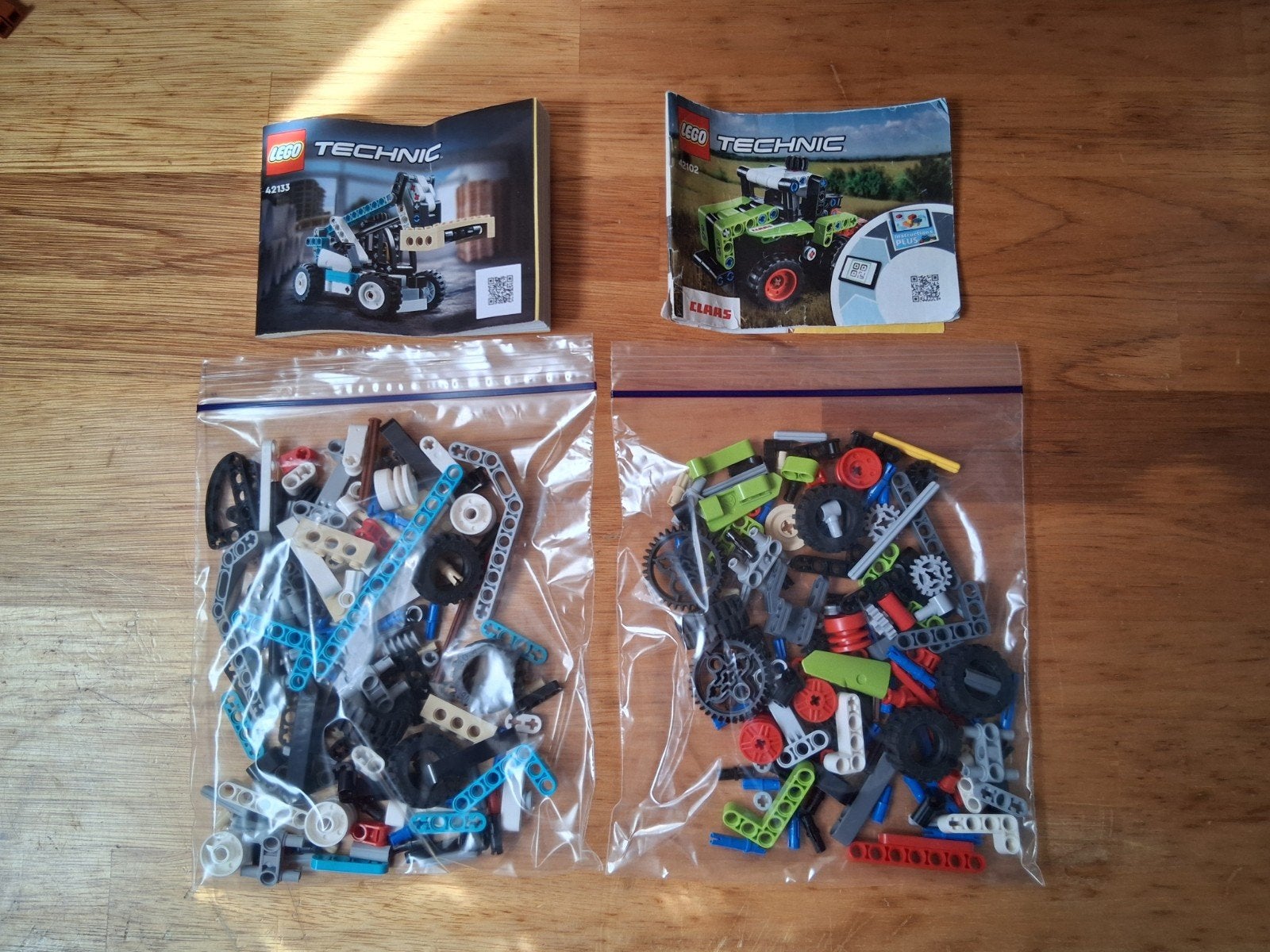 2 lego technic setjes tractor en verreiker compleet +boekjes, Ophalen of Verzenden, Zo goed als nieuw