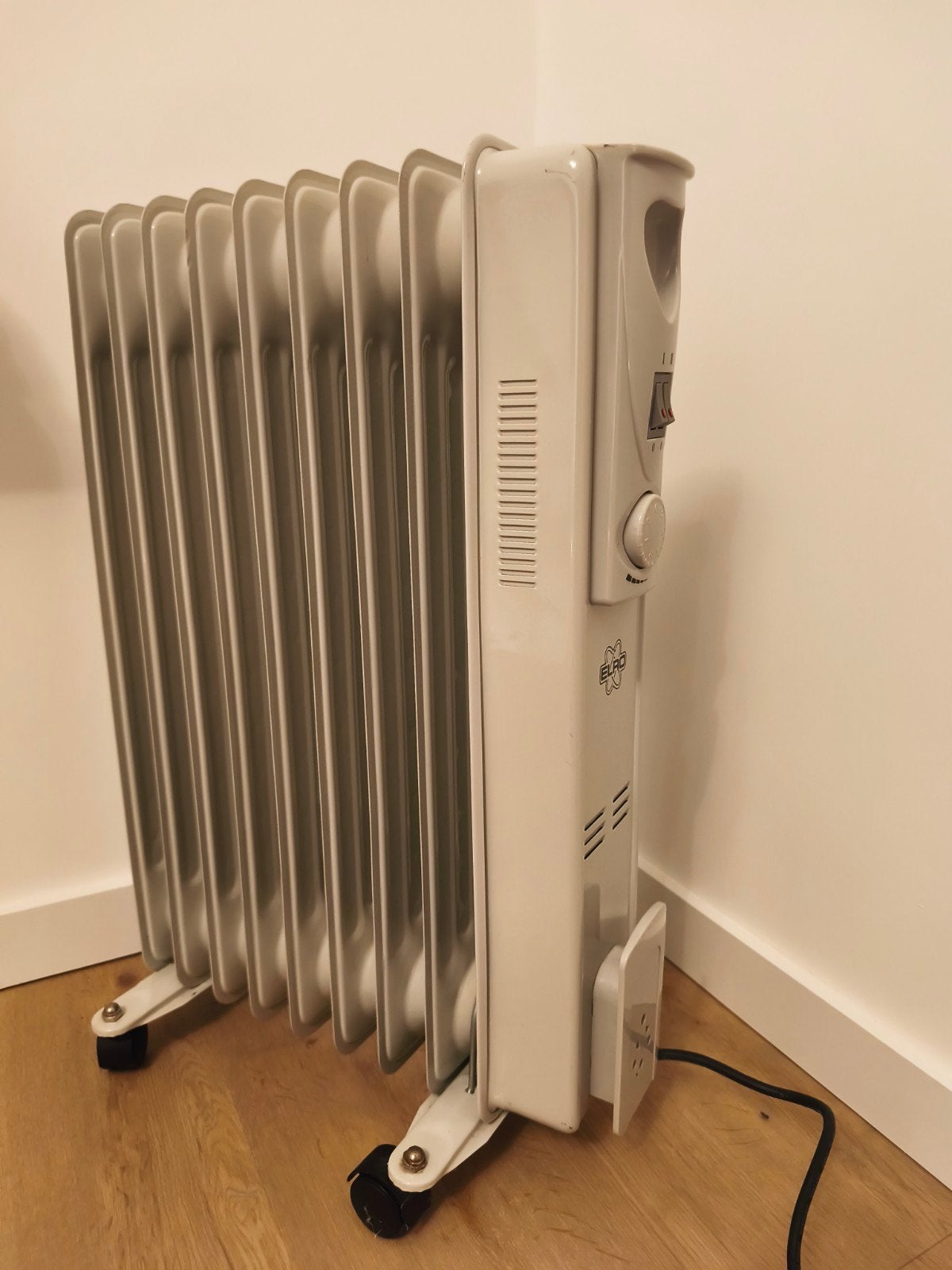ELRO Oliegevulde Radiator 2000W - Mobiele Verwarming, Ophalen, Gebruikt, Radiator, 60 tot 150 cm
