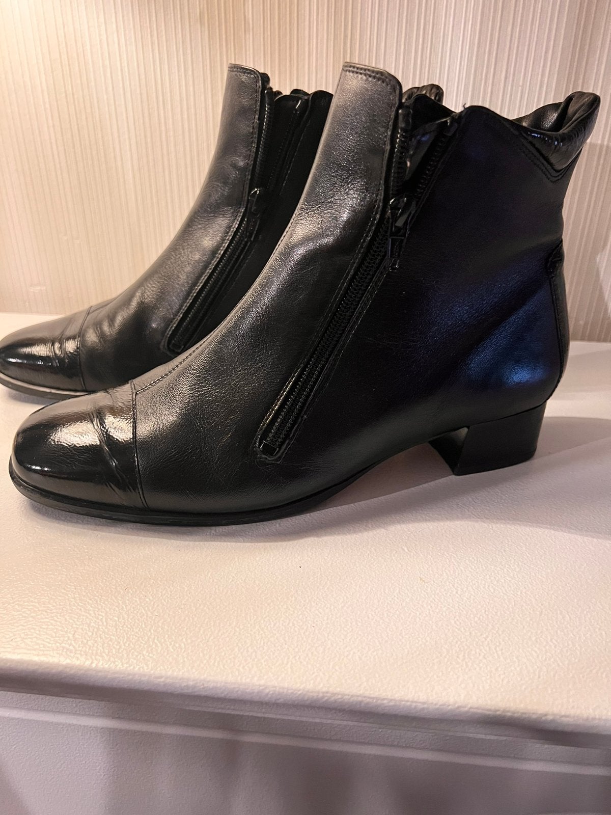 Hassia  enkel laarsje maat 41, Kleding | Dames, Schoenen, Ophalen of Verzenden, Zo goed als nieuw, Zwart, Instappers