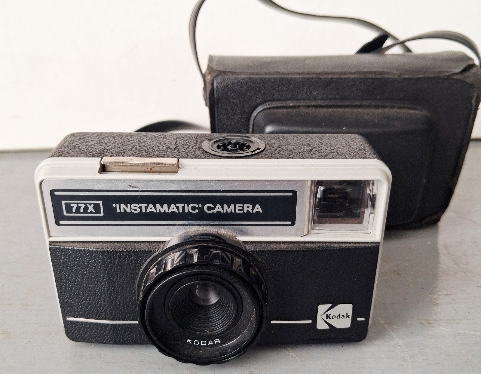 Vintage Kodak 77X Instamatic Camera met hoes, Audio, Tv en Foto, Fotocamera's Analoog, Gebruikt, Compact, Ophalen of Verzenden