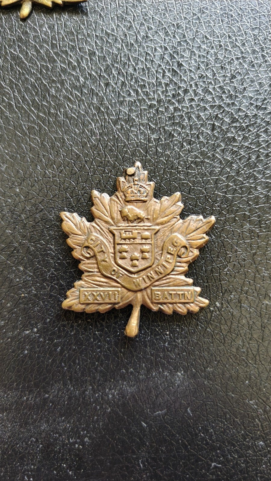 Originele WW1 capbadge 27th CEF, zonder lugs., Ophalen of Verzenden, Landmacht, Engeland, Embleem of Badge