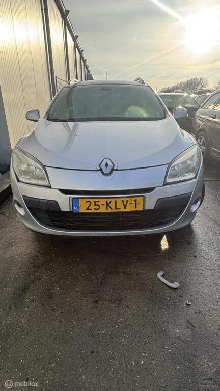 Voorbumper Renault Megane Estate III ('09-'16), Auto-onderdelen, Carrosserie en Plaatwerk, Ophalen, Gebruikt, Bumper, Renault