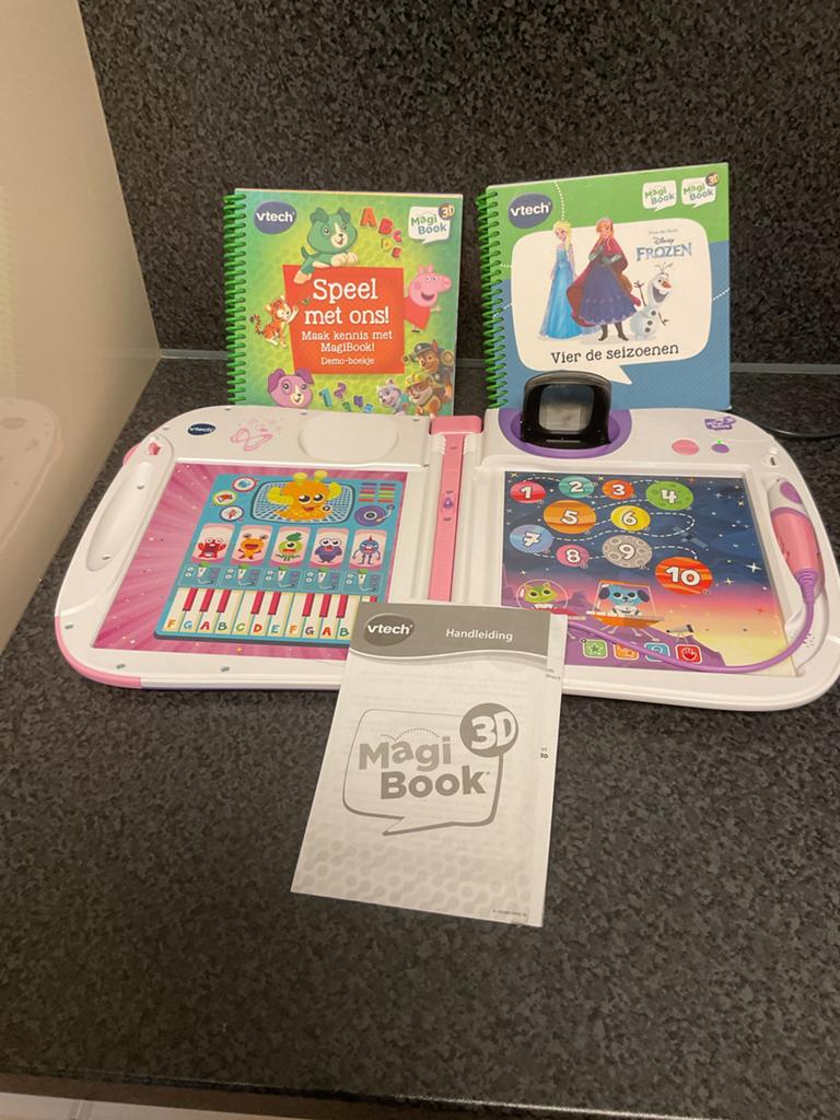VTech MagiBook 3D met 2 boeken en handleiding, Kinderen en Baby's, Speelgoed | Vtech, Zo goed als nieuw, 2 tot 4 jaar, Ophalen of Verzenden