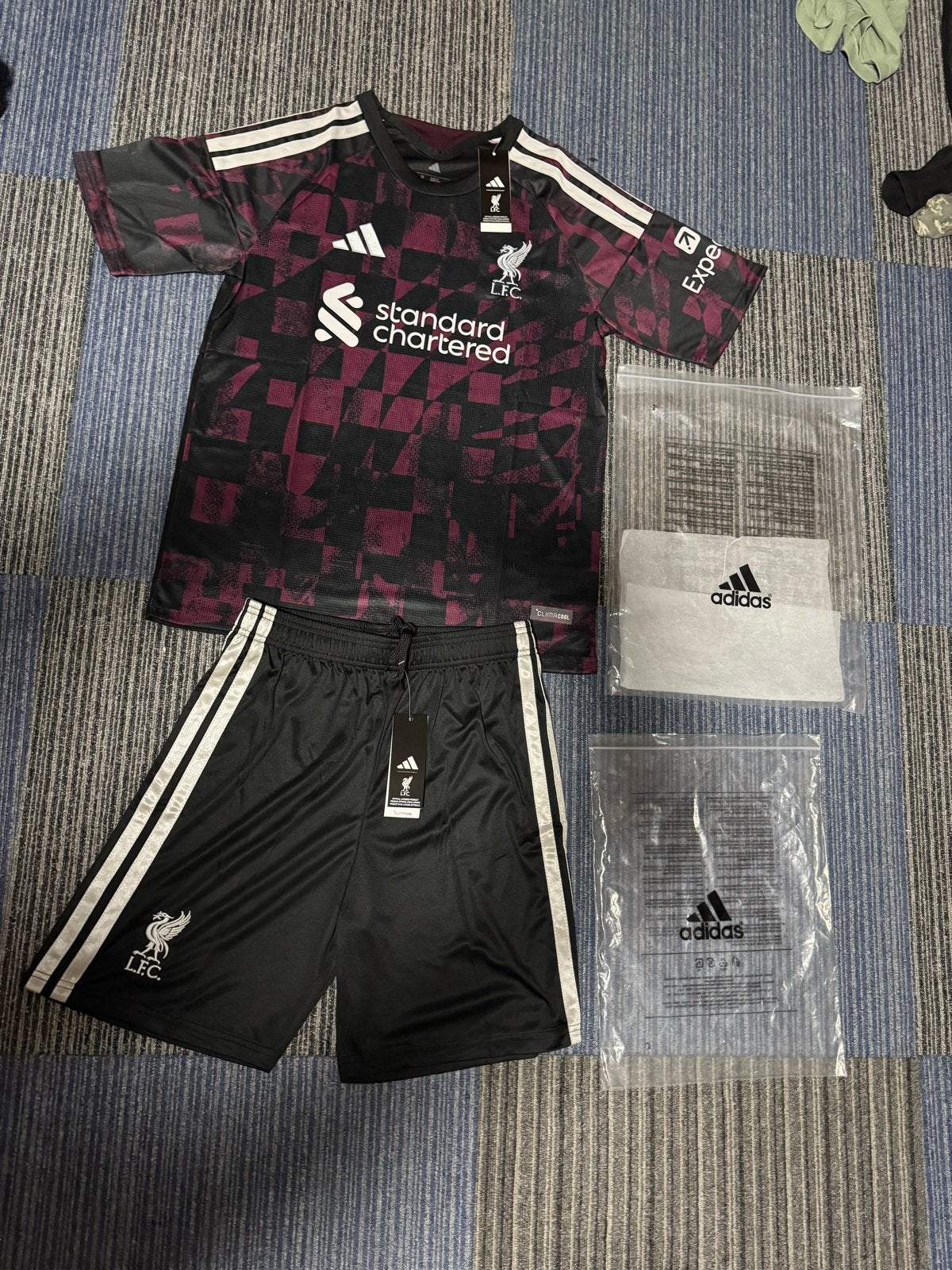 Liverpool trainingsset - Nieuw - Maat M, Ophalen of Verzenden, Nieuw, Maat 48/50 (M), Overige kleuren