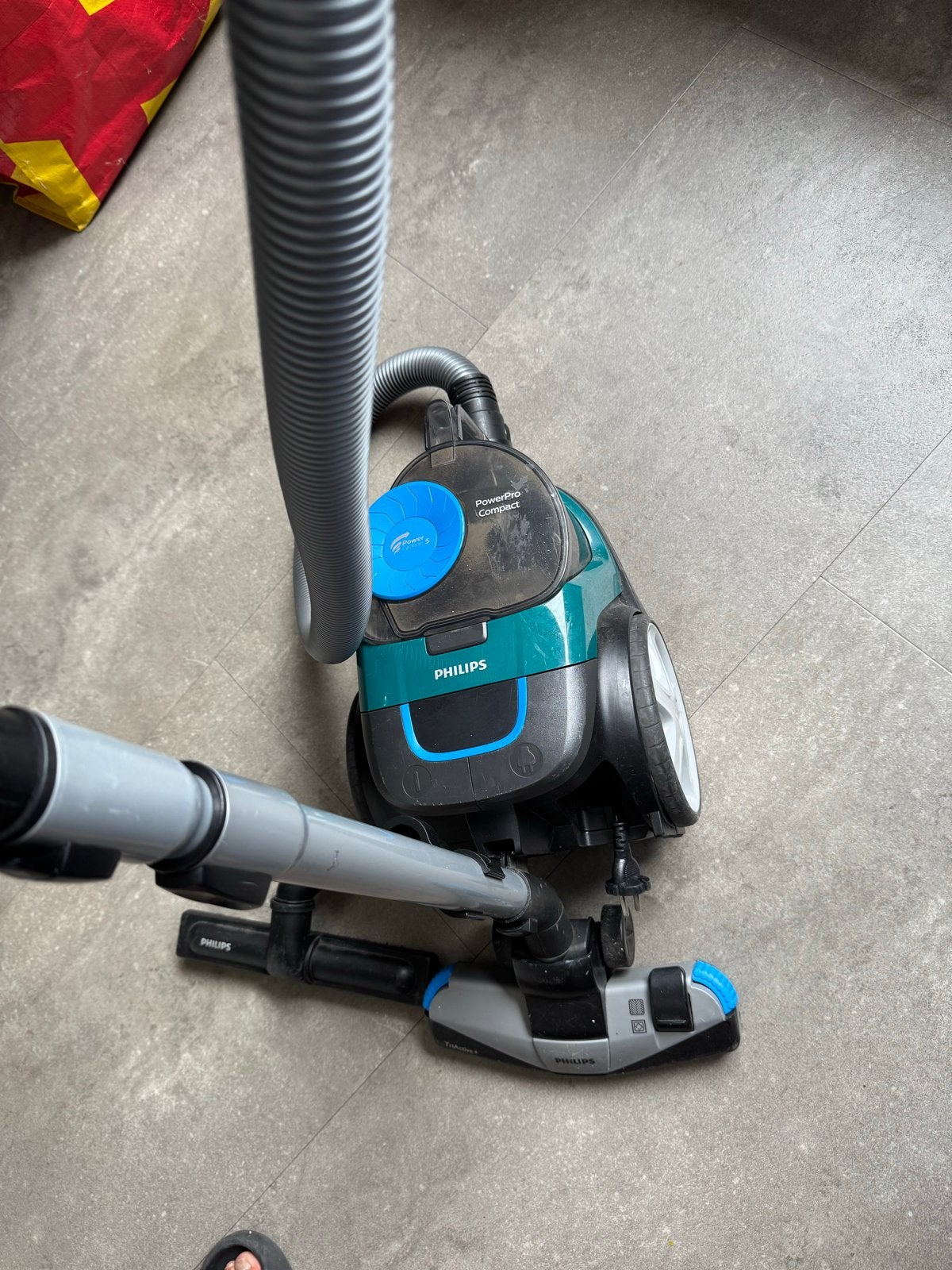 Philips PowerPro Compact stofzuiger, Gebruikt, Philips, Ophalen of Verzenden, Sledestofzuiger