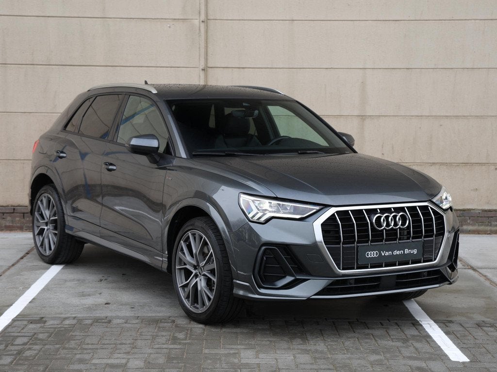 Audi Q3 45 TFSI e S edition | Achteruitrijcamera | Keyless |, Gebruikt, Leder en Stof, Hybride Elektrisch/Benzine, 13 kWh