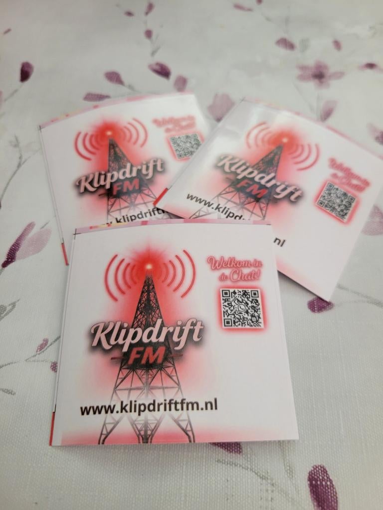 Klipdrift FM Piratenzender Stickers - Welkom in de Chat!, Ophalen of Verzenden, Nieuw, Film, Tv of Omroep