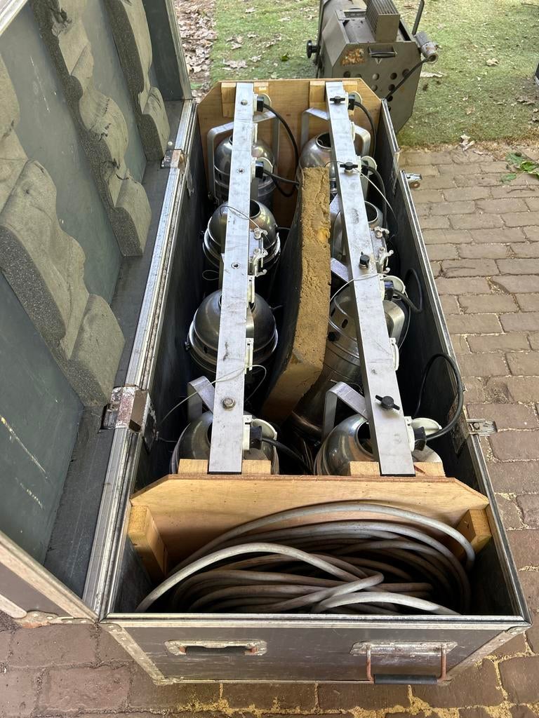 Set van 8 Par 56 lampen met flightcase en kabels, Ophalen of Verzenden, Gebruikt, Licht, Kleur