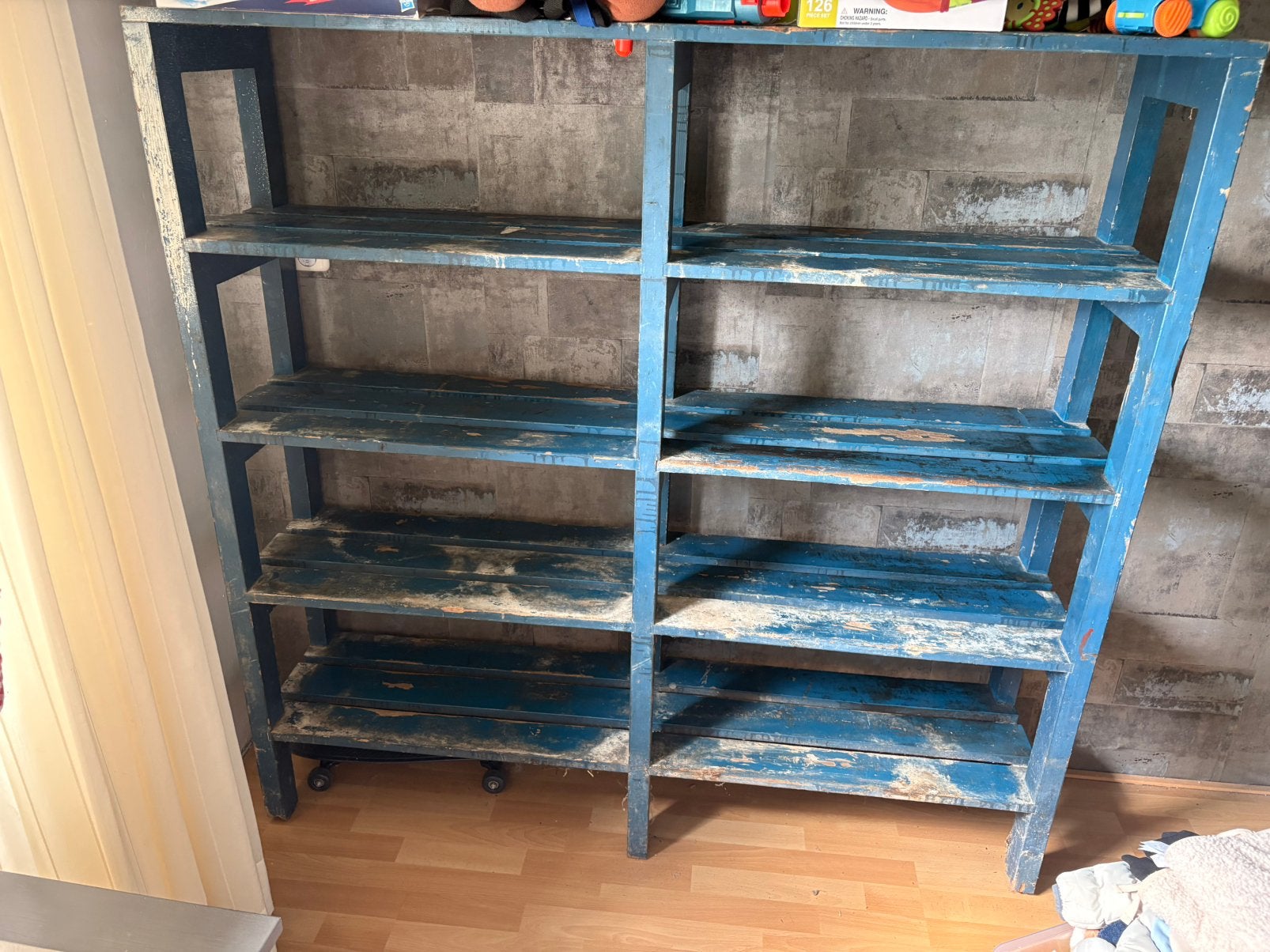 Oude houten robuuste  grote stellingkast/vakkenkast, Ophalen